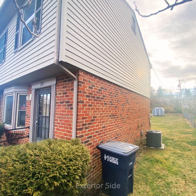 Photo - 207 Wakefield Pl