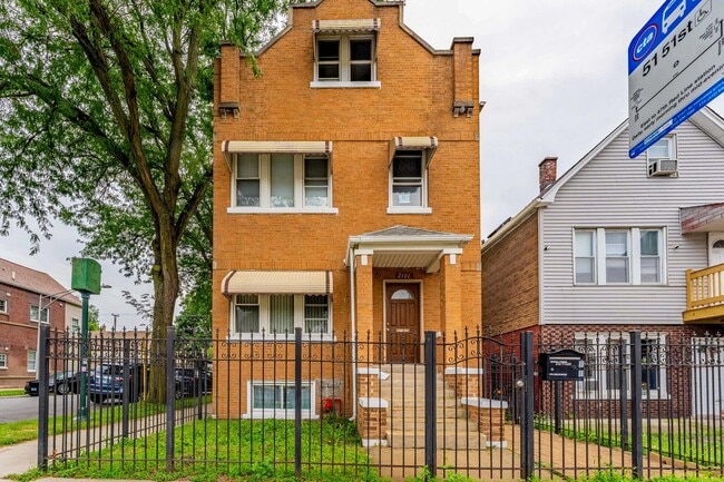 Building Photo - 2101 W 51st St