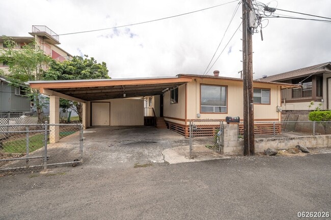 Building Photo - $3,500 / 3BR • 2BA • 991 SF – Home in Liliha | Available Now! (Honolulu)