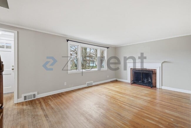 Photo - 18 St James St