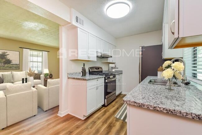 Photo - 113 Clifford Ct