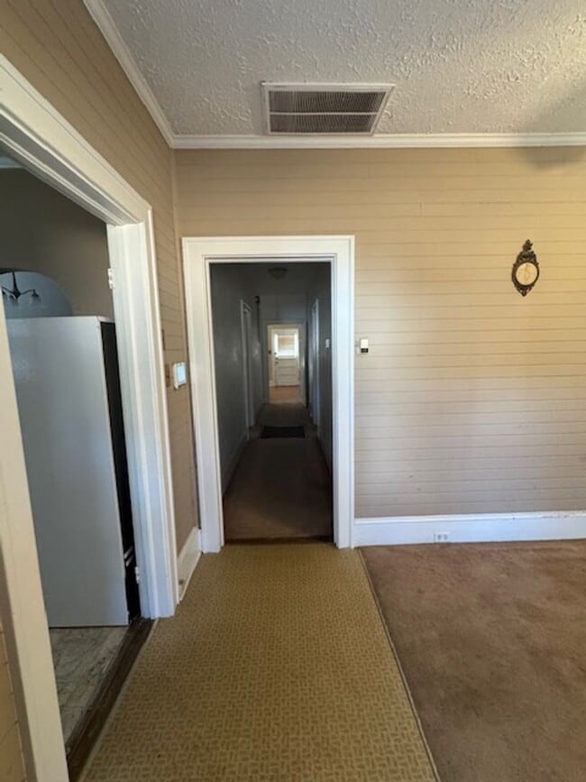 Photo - 911 E 4th St