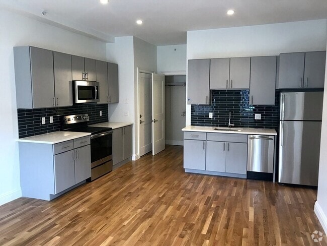 Building Photo - 166 Newbury St Unit 2F Rental