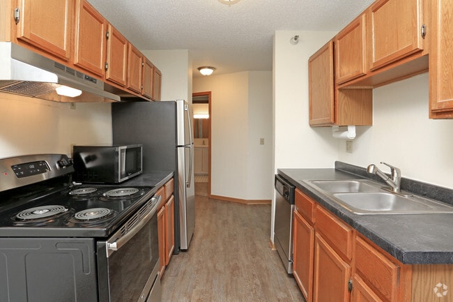 2BR, 2BA - 1024 SF