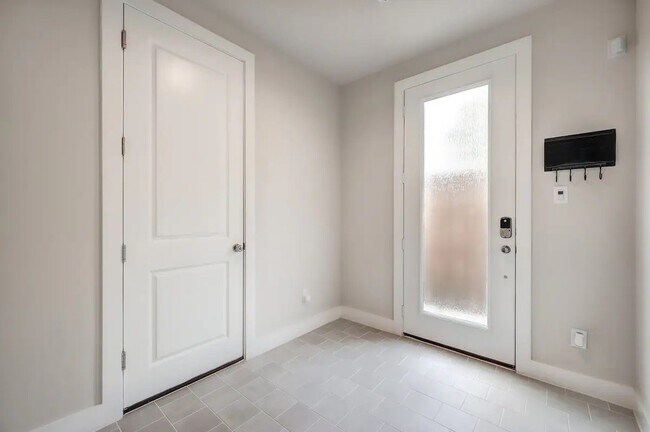Photo - 5853 Dolores St