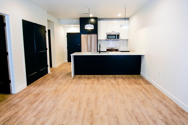 Building Photo - 320 East College Avenue