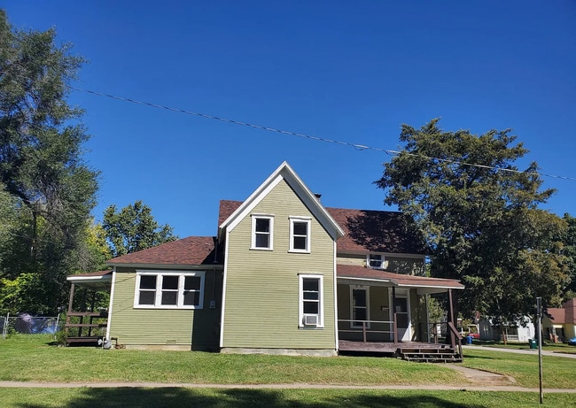 Building Photo - Spacious 2 story home near OTC