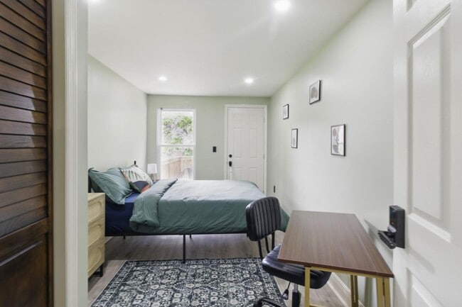 Building Photo - 1232 W Lombard St Rental