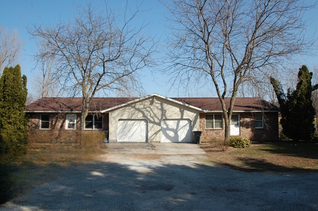 Building Photo - Great 2 BR 1 BA duplex in the country East of Goshen in Fairfield School District