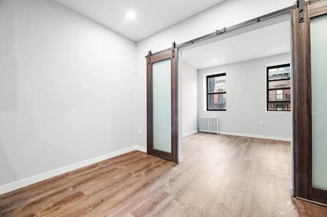 437 W 46th St Unit 4FE