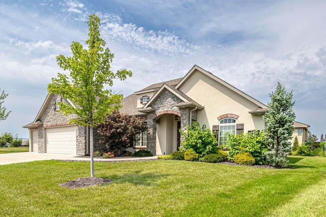 Building Photo - 6401 Cobble Creek Dr