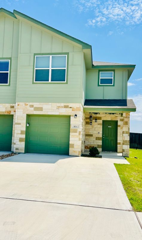 Building Photo - 303 Grn Valley Dr