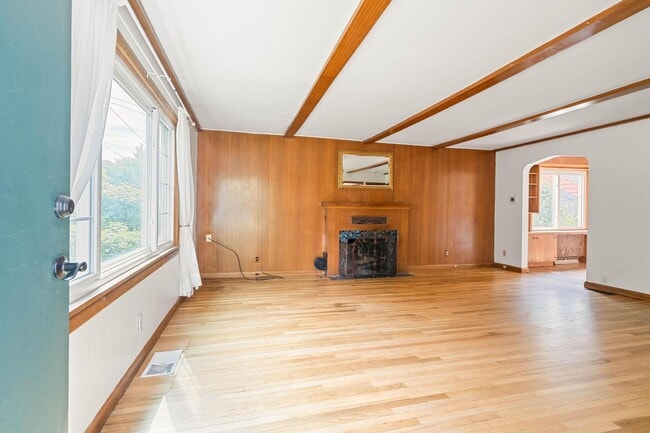 Photo - Amazing vintage 2-bdrm/2-bath Cully home—G...