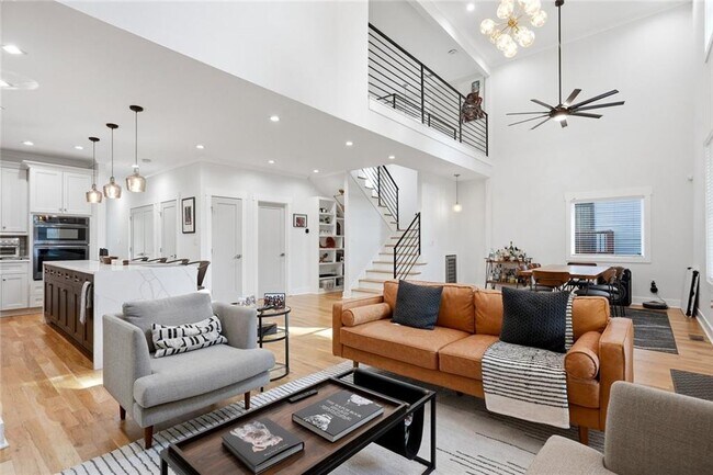 1261 Martin St SE