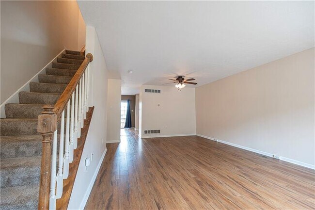 Photo - 222 Castle Creek Dr