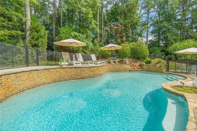 Building Photo - 530 Saddlebrook Dr