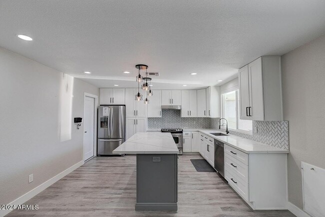 Photo - 917 N 87th Pl