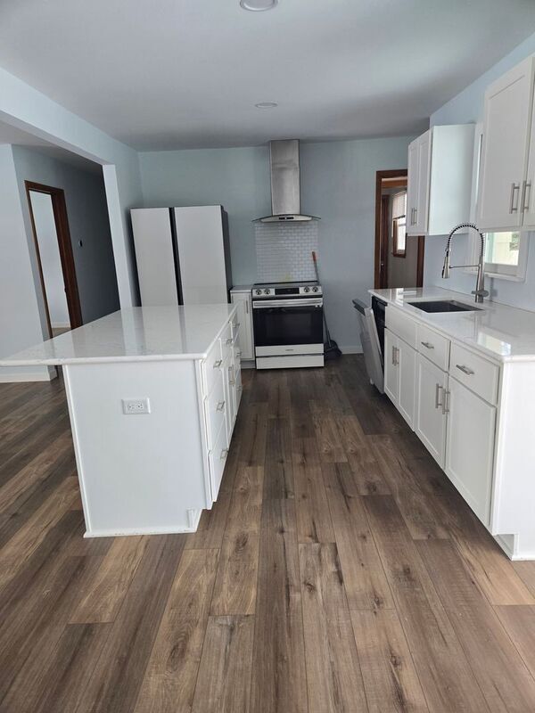 Photo - 4656 Ensign Ave N