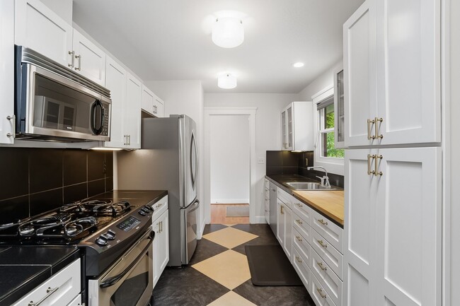 Photo - SW Portland!! Stunning 4-Bedroom Home with...