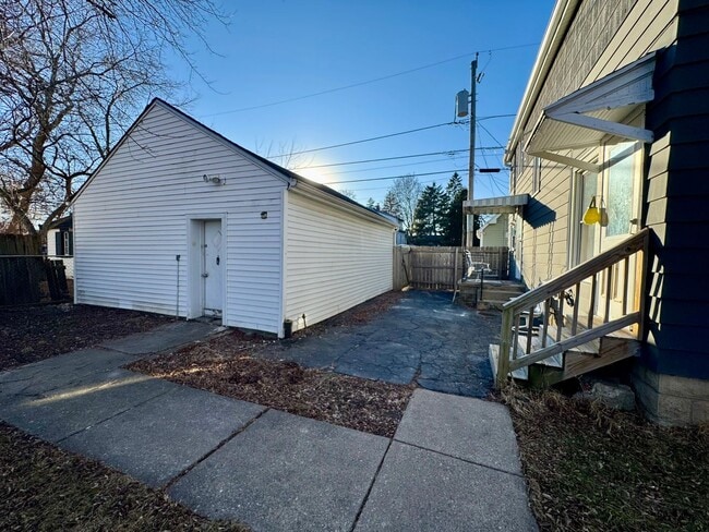 Photo - Beautiful 3 bedroom, 1 bath single family home with large fenced yard/ Garage /Central AC / Appli...