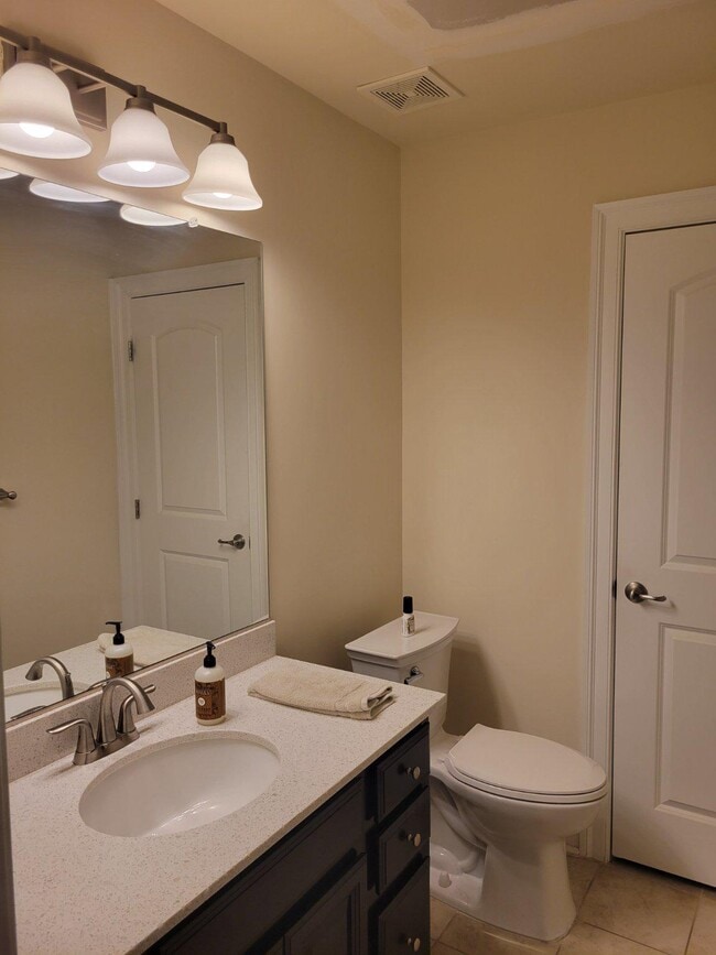 Photo - 606 Cliff Ln