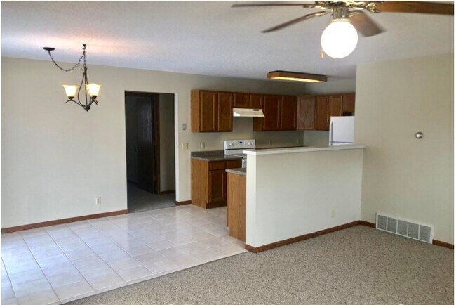 Photo - 2222 Melanie Ln