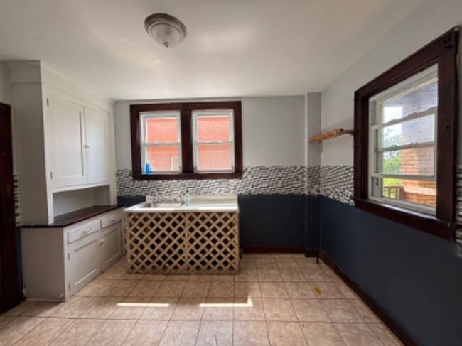 Photo - 2728 Woodstock Ave