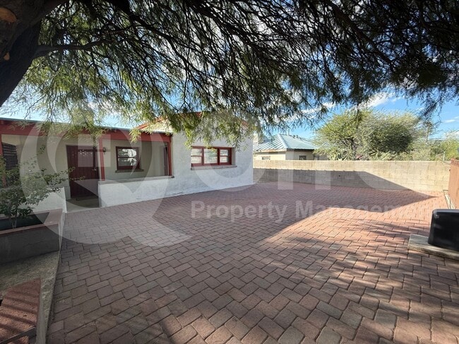 Photo - 421 W 18th St