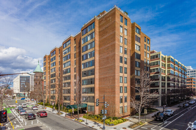 1301 20th St NW - The Lauren Apartments