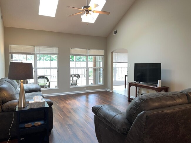 Photo - 679 Kensington Ct SE