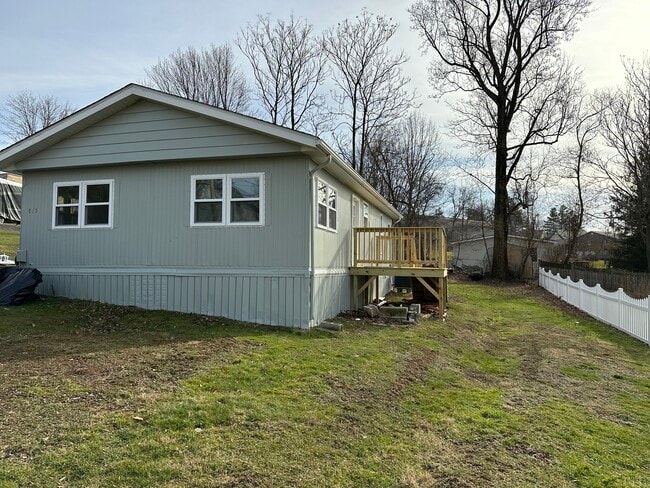 Photo - 815 Shaffer Ln