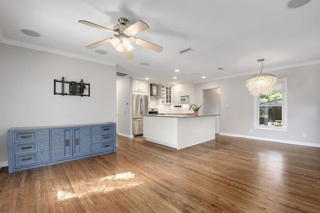 Photo - 5800 Chesterfield Ave