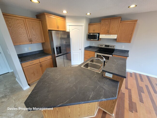 Photo - 17218-17288 88 St NW