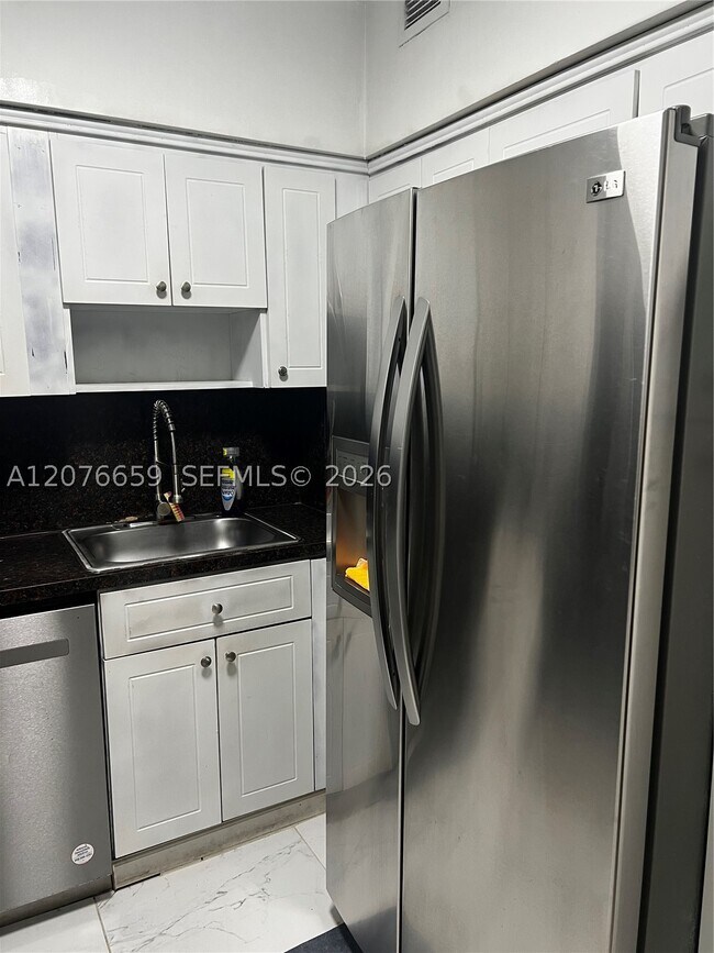 7441 Wayne Ave Unit 8I