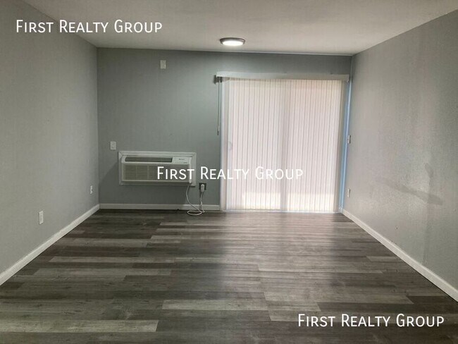 Photo - 305 N Broadway-#3 Unit #3