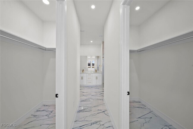 Photo - 2521 Diplomat Pkwy W