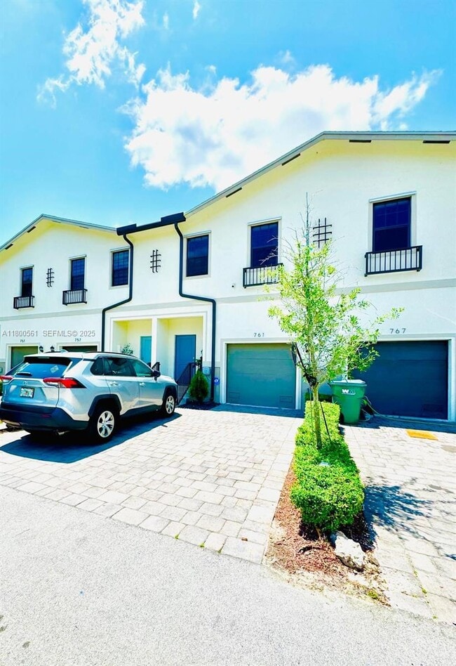 Building Photo - 761 SW 11th St