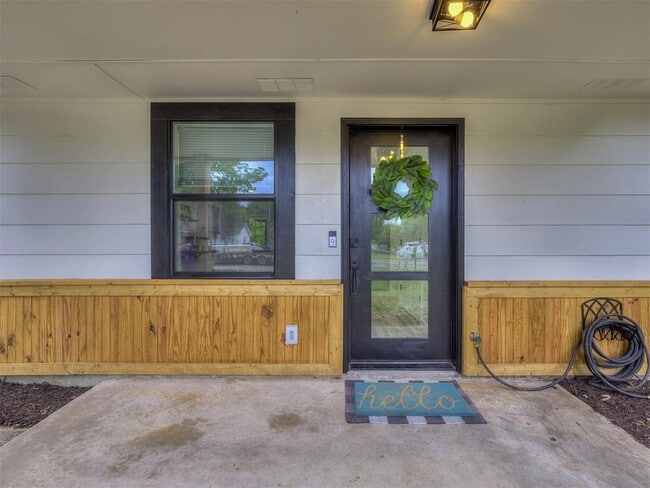 Photo - 906 E Comanche St House