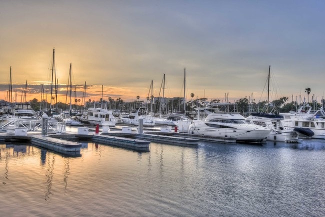 Wayfarer® Apartments + Marina