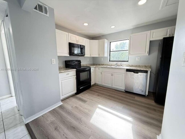 Building Photo - 1920 N Congress Ave Unit 201