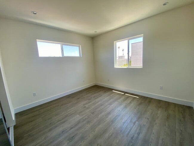 4557 Pickford St Unit 4559 1/2