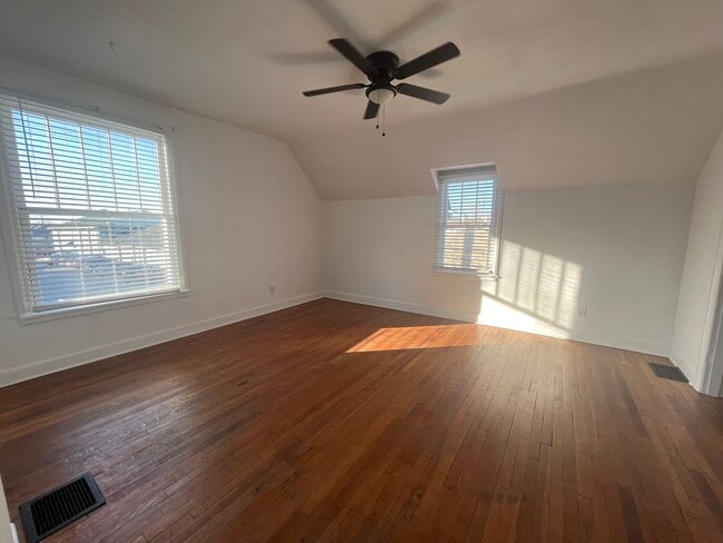 Photo - Maple St. Apartments Unidad 2