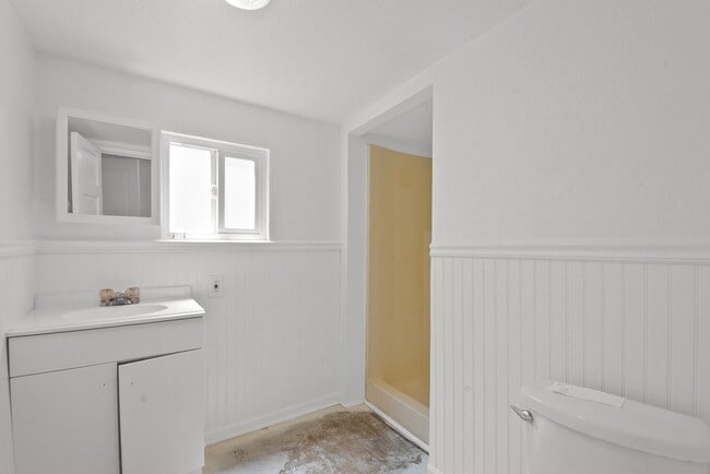 Photo - 138 N Riverside Ave