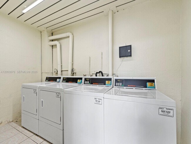 Photo - 4235 N University Dr Unidad 312