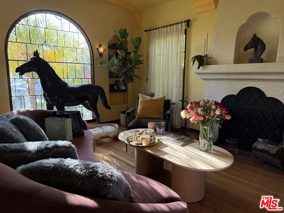 Photo - 923 Alma St