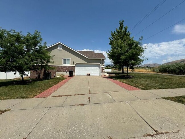 Photo - 5 bdrm 3 bth Home 2 Car Garage- Solar Panels! Coming Soon!