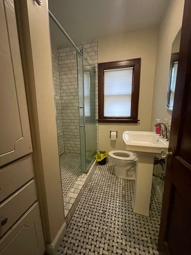 417 West Ave S