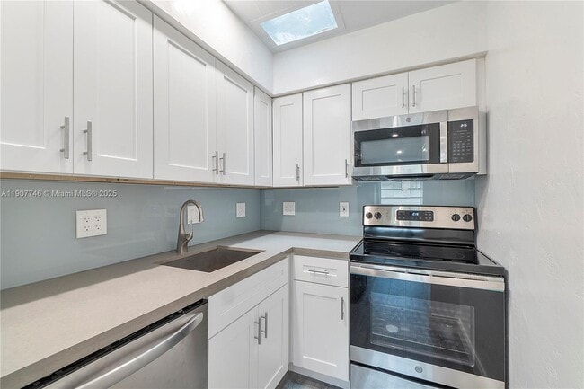 Building Photo - 2901 Polk St Unit 5