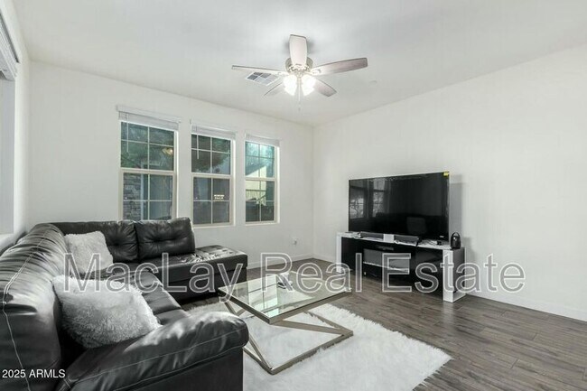 Photo - 1918 E Bridgeport Pkwy