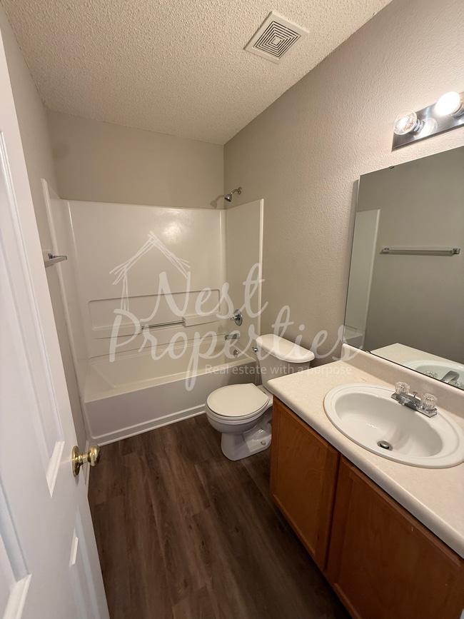 Photo - 427 Kingston Trace Rd